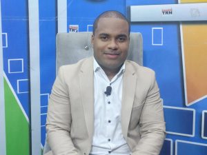 ing. Juan Herrera, se queja del Alcalde de Santo Domingo Norte. Dice no esta trabajando para el pueblo.