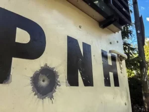 Policías protestan por violencia contra oficiales en Haití