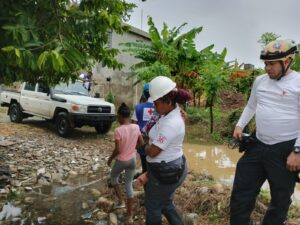 Cruz Roja Dominicana Filial Herrera traslada ciudadanos ante los efectos de Franklin