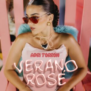 Adri estrena “Verano rosé” de la mano de Warner Music Latina