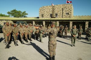 Fernández Onofre inspecciona guarniciones militares en la frontera Sur