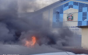 Bomberos De Dajabón Sofocan Incendio En Mercado Binacional; Militarizan El área