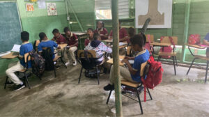 ADP exige intervención urgente de escuelas y redefinir prioridades de gasto del 4%.