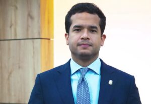 Aprueban iniciativa a priorizar medidas contra la violencia a la mujer, de Omar Fernández