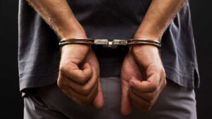 Apresan hombre cuando violaba a su madre de 75 años
