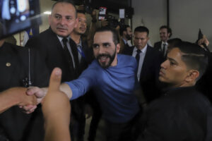 Bukele va por la reelección en El Salvador con el «éxito» de su guerra contra las pandillas