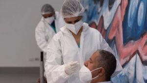 Virus del COVID-19 se mantiene en evolución: conoce la variante JN-1 y sus efectos