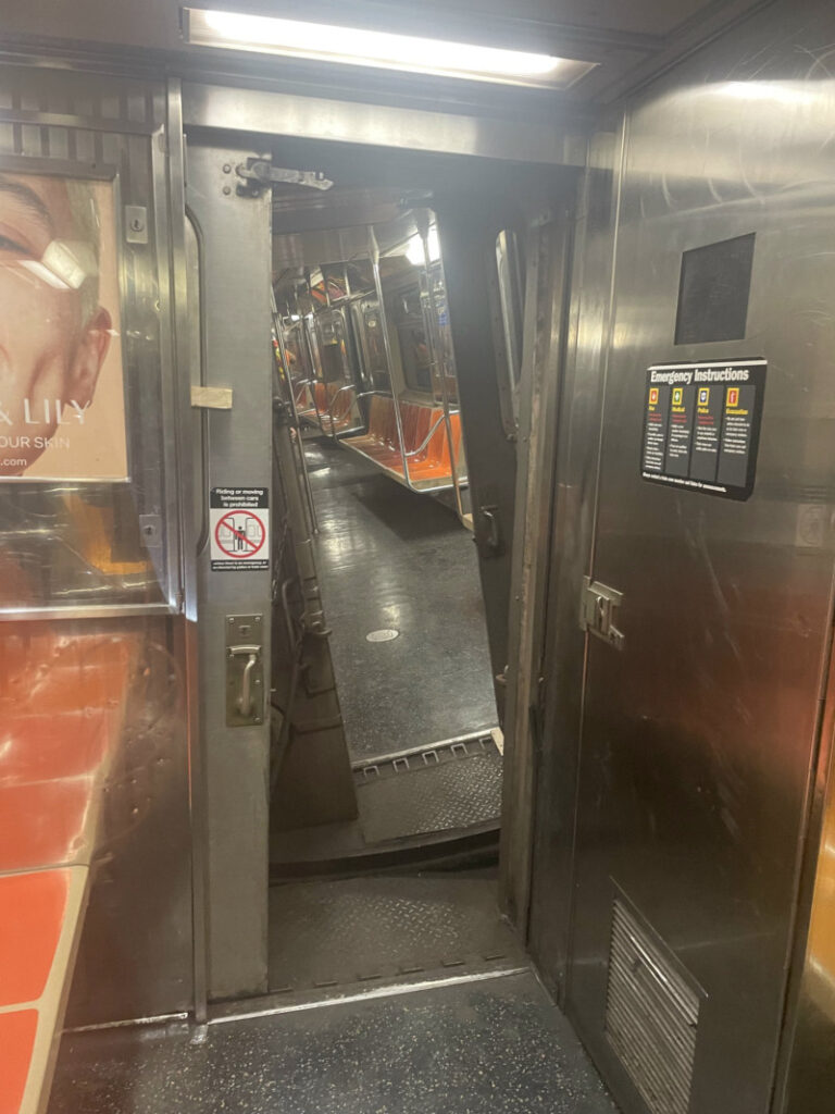 Choque de dos trenes en Nueva York deja a al menos 18 heridos, según reporte