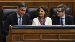 La ley de amnistía pone un mes en el congelador a la mayoría del Gobierno