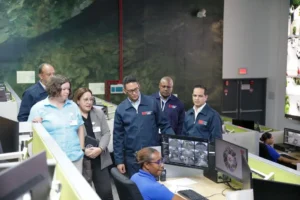 Funcionarios de EEUU conocen nueva tecnología del 911