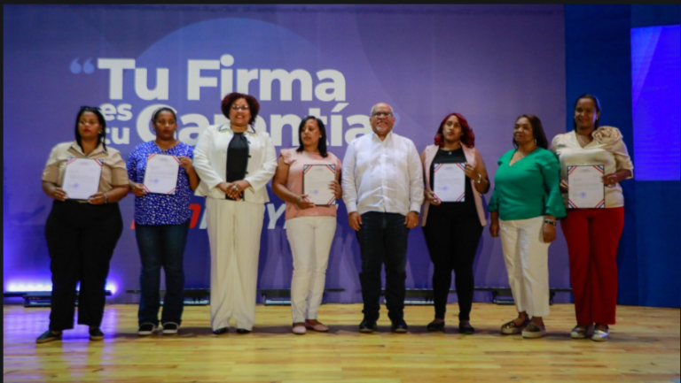 Gobierno lanza en San Juan “Tu Firma es Tu Garantía” con RD$1,200 millones para apoyar a emprendedores