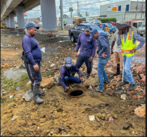 CAASD trabaja en corrección de avería provocada por excavaciones del Metro, mantiene limitado servicio de agua potable