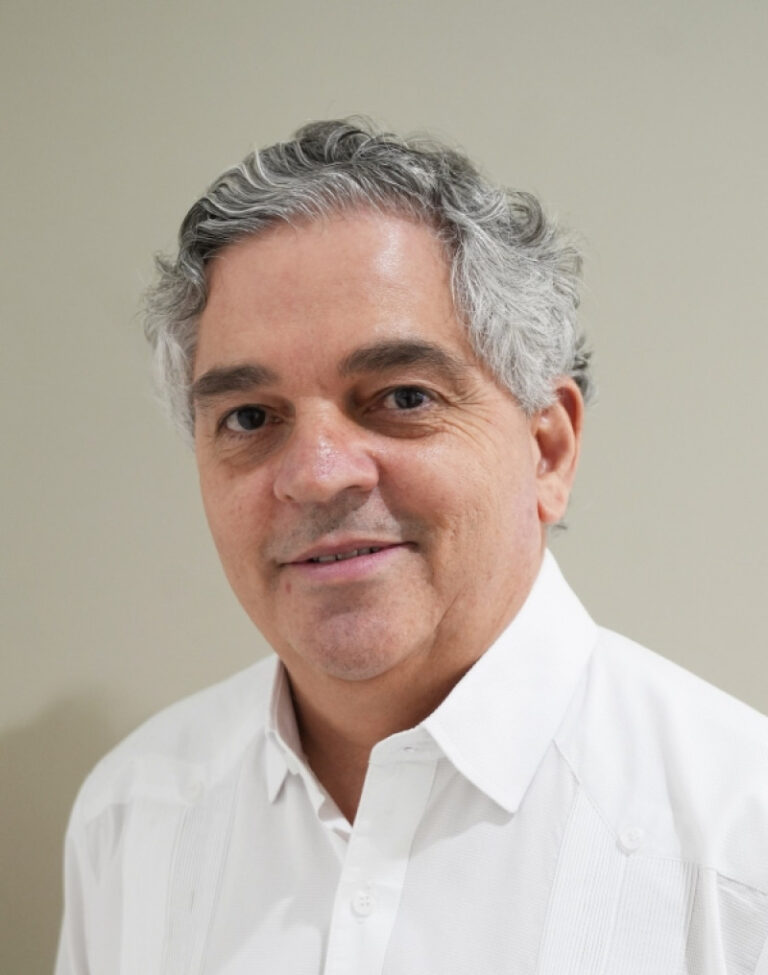 Abinader designa a Julio Cordero como Comisionado para revisar contratos de mantenimiento escolar