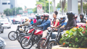 Dos millones de motoristas no están regularizados y el plan sigue en punto muerto