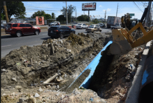 CAASD corrige avería en tubería de 30 pulgadas en la autopista Duarte, SDO