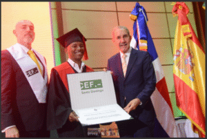 García Fermín exhorta a nuevos profesionales a liderar con ética e innovación la graduación de CEF. –Santo Domingo