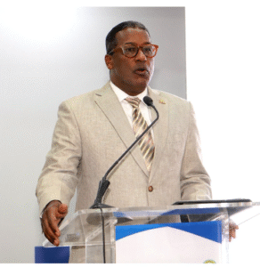 Director IDOPPRIL destaca mejoras en servicios durante visita a La Vega