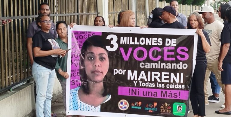Familiares de Maireni Tiburcio Heredia marchan en Santo Domingo exigiendo justicia y apoyo internacional