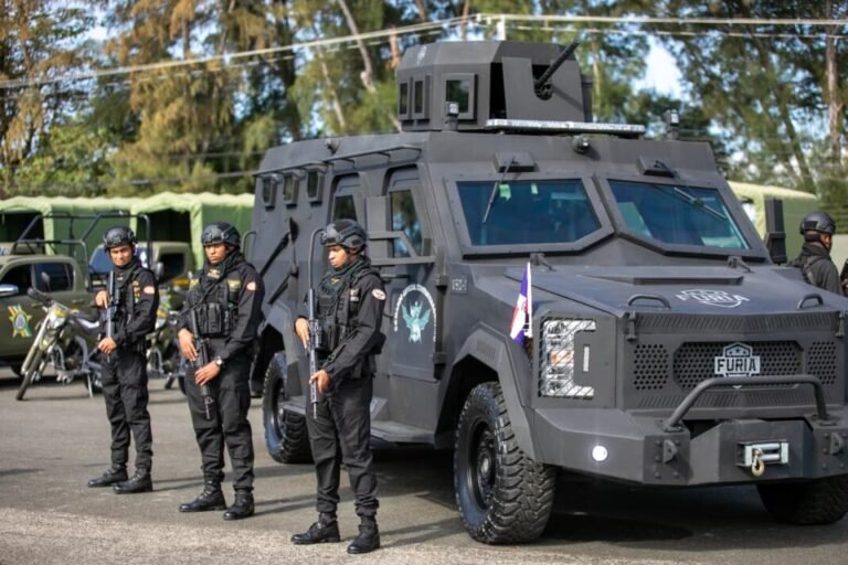 Abinader entrega blindados FURIA, drones y equipos de emergencia para reforzar seguridad nacional