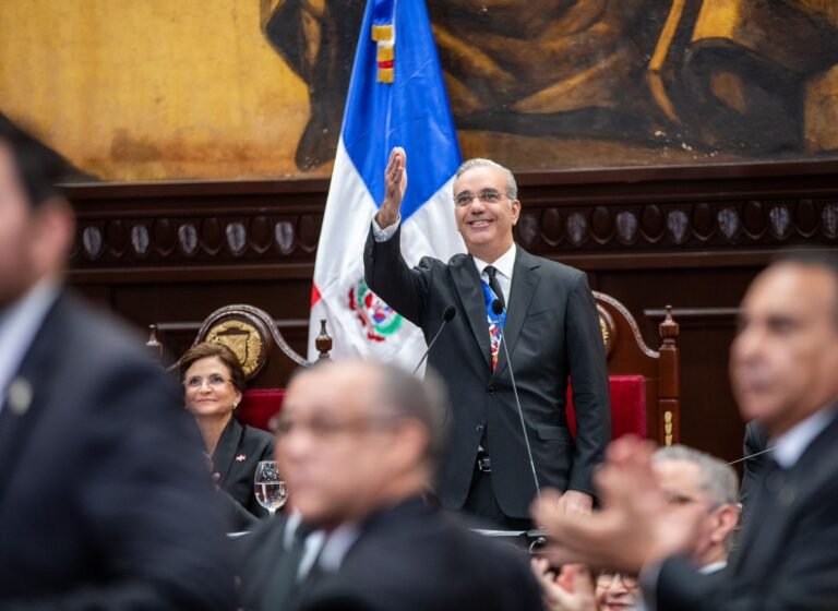 Presidente Luis Abinader revela inversión histórica en agua potable y saneamiento y anuncia el programa más ambicioso de saneamiento costero del país