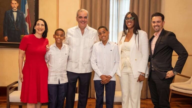 Abinader recibe en el Palacio a «Pico de Oro», el estudiante que se hizo viral por su elocuencia