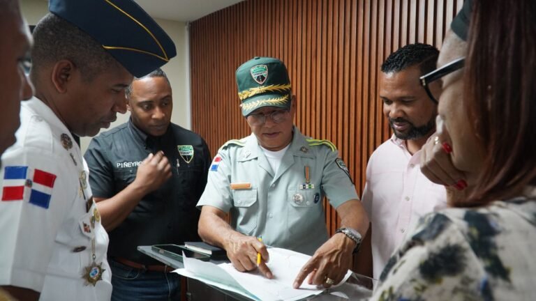 Director de la DIGESETT realiza recorrido en Las Terrenas y coordina acciones para fortalecer la seguridad vial previo Semana Santa