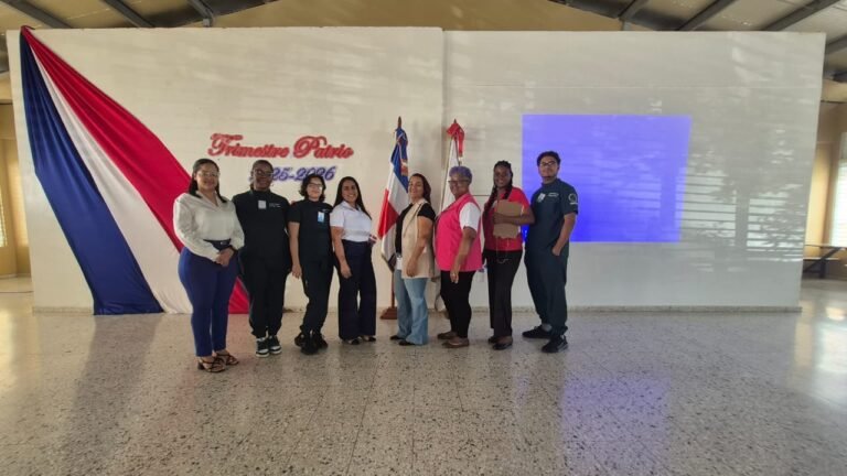 Especialistas de RESIDE impactan a estudiantes con orientación sobre proyecto de vida y ETS en Santo Domingo Norte