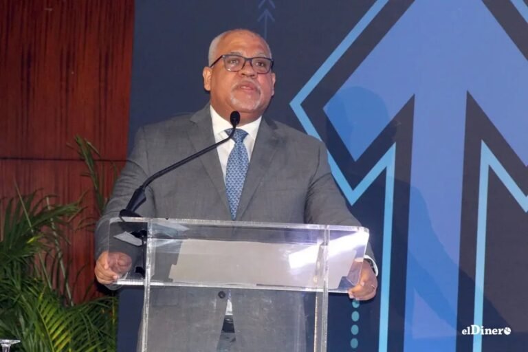 Poder femenino, microfinanzas y crecimiento económico