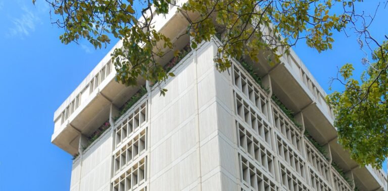 Banco Central afirma una tasa de interés pese a crisis energética y conflicto medio oriente