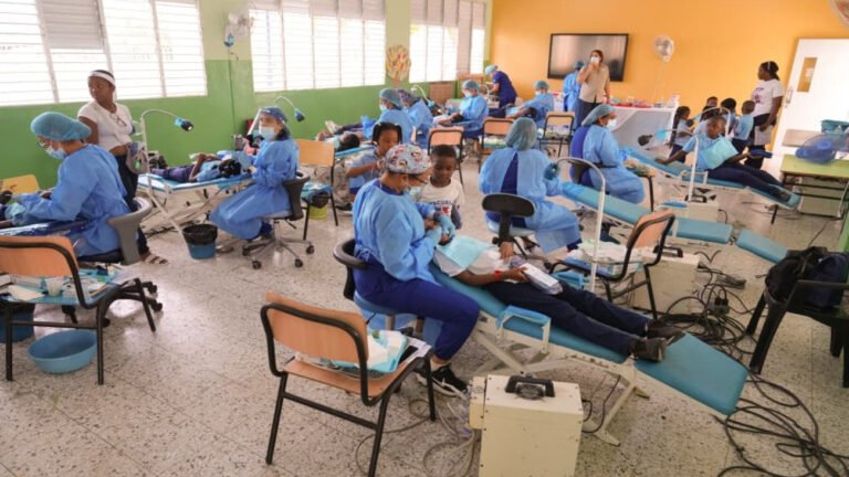 INABIE realiza jornada de salud integral en Sabana Perdida y beneficia a más de mil estudiantes