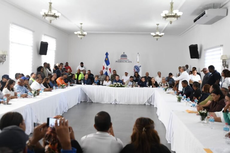 Brigadas del MOPC trabajan en puntos afectados por lluvias en Puerto Plata