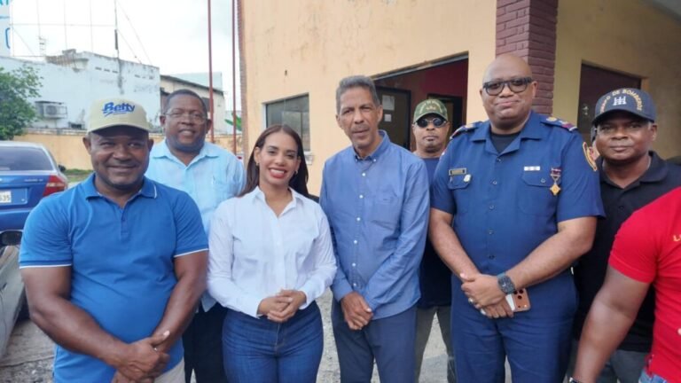 Betty Gerónimo inicia reconstrucción de estación de bomberos abandonada por más de una década