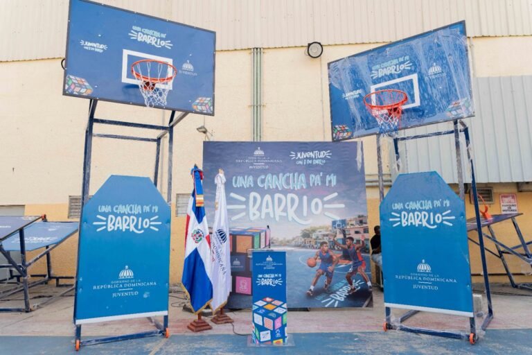 Jóvenes de Haina reciben nuevos espacios deportivos a través de “Una Cancha Pa’ mi Barrio”