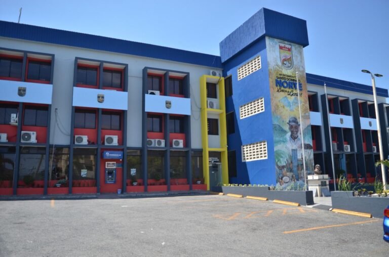 Protesta de desvinculados exigen pago de prestaciones laborales al Ayuntamiento de Santo Domingo Norte