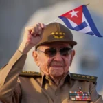 A sus casi 95 años de edad, que cumplirá el próximo 3 de junio, Raúl Castro todavía realiza apariciones públicas ocasionales, siempre ataviado con su uniforme militar, aunque cada vez se ve más frágil al caminar.