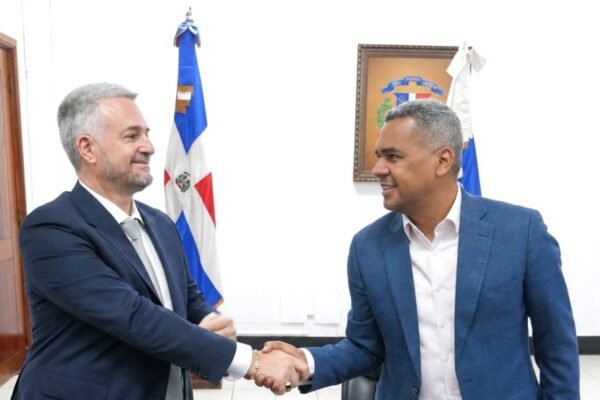 e acuerdo a un comunicado de la empresa, la decisión responde a una visión estratégica de largo plazo que prioriza la estabilidad del entorno de negocios por encima de cualquier disputa legal.