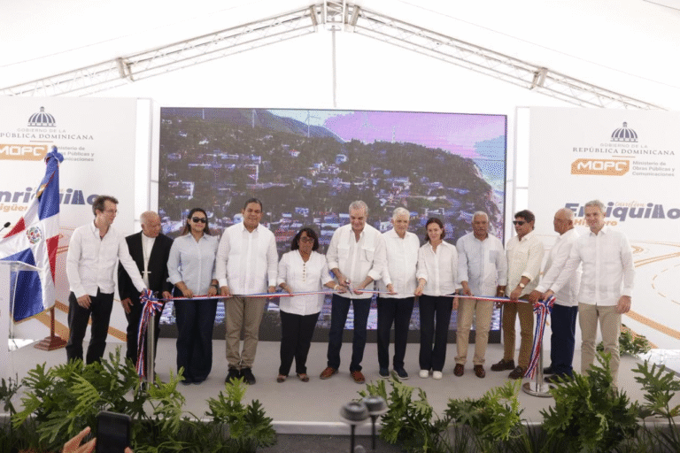 Abinader conecta al Sur con nuevas oportunidades al inaugurar carretera Enriquillo–El Higüero