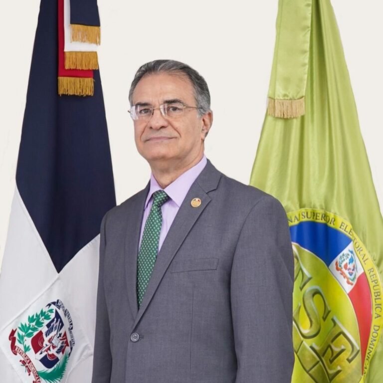 Ingresan en Clínica Abreu, presidente Tribunal Superior Electoral, será intervenido quirúrgicamente.